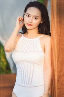 精选时尚辣妈张嘉倪长发飘飘白色泳衣性感不失清纯图册