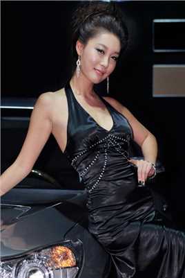 身材一流的韩国美女车模黄仁知搔首弄姿人体艺术