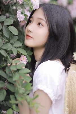 最全甜美草帽女孩乌黑长发白皙肌肤气质清新户外图片相册