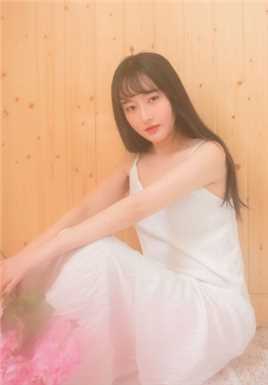 高清长发美女性感吊带裙优雅照片图集