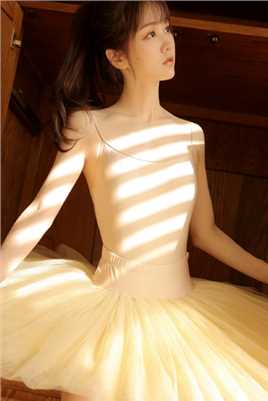 舞蹈美女光滑美背香肩诱惑图库