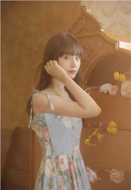 花房姑娘举止动人唯美艺术照