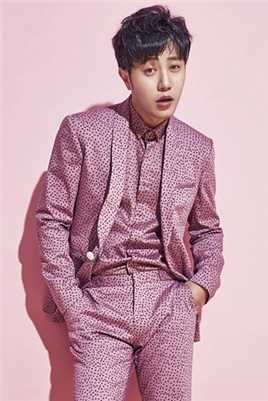 最全凭借太阳的后裔走红的韩国男演员晋久时尚壁纸