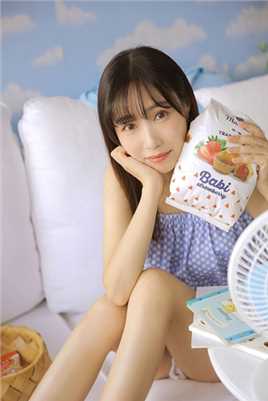 甜美女孩漂亮脸蛋迷人电眼