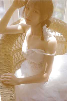 高清清纯美女吊带白裙梦幻朦胧图集
