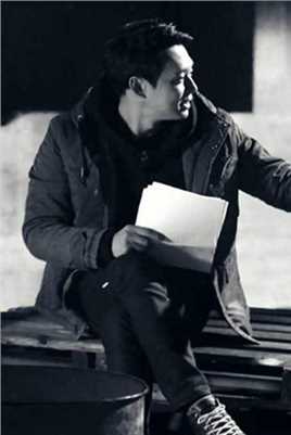 韩国帅哥朴有天《Singles》时尚杂志封面