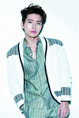 精选韩国帅哥朴海镇《NYLON》时尚杂志封面图册