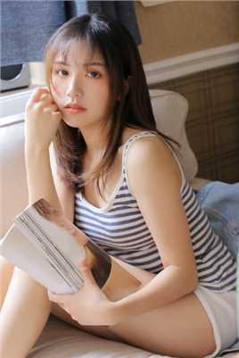 优质清纯美女超短裤大长腿室内相册