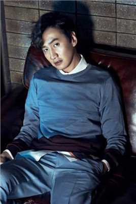 最新韩国帅哥李光洙《singels》时尚杂志封面壁纸