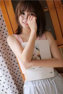 特别专辑粉红背心俏丽美女性感艺术照图片