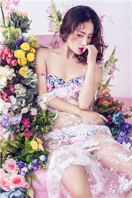 优质性感狂放花间女子艺术摄影相册