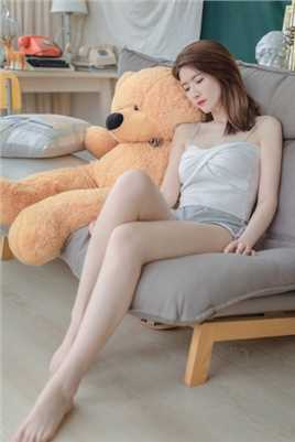 特别专辑金发美女白皙诱人大长腿性感图片