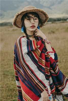 精选草原配美女风景美照图片大全图册