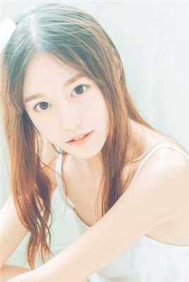 最新吊带背心校园清纯美女没有穿内衣性感图片壁纸