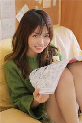 最新绿色格子裙少女甜美微笑俏皮图片图集