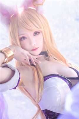 波涛童颜美女cosplay英雄联盟lol阿狸大胆艺术照