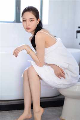 特别专辑丰满性感风韵浴室大尺度的诱惑浴巾图片