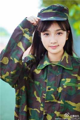 精选清纯美女军训俏皮可爱照片图册