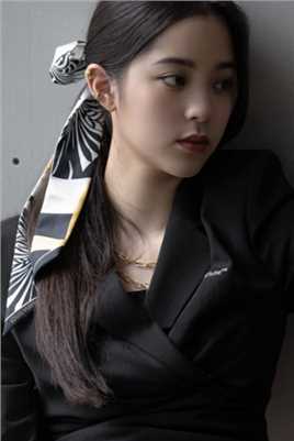 最全欧阳娜娜甜酷范黑西装时尚杂志封面图片相册