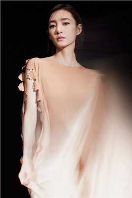 高清王丽坤优雅夏日光影时尚西装集图册