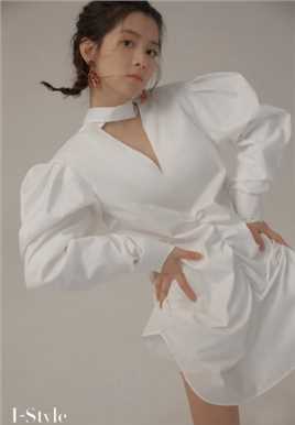 精选清纯小花陈昊宇时尚感白裙酷美杂志图片图册