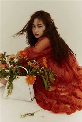 优质中分卷发徐紫茵唯美氛围感时尚杂志图片相册