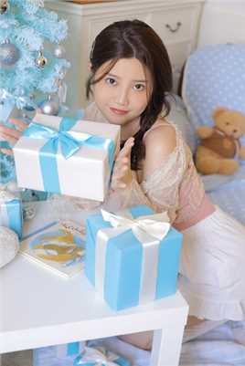 优质圆脸软萌妹子蕾丝袜惑性感大长腿白丝私拍照图片