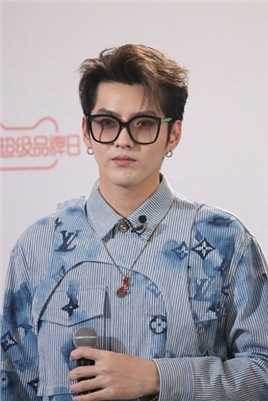精选吴亦凡lv条纹走秀款衬衫潮流时尚图片图册