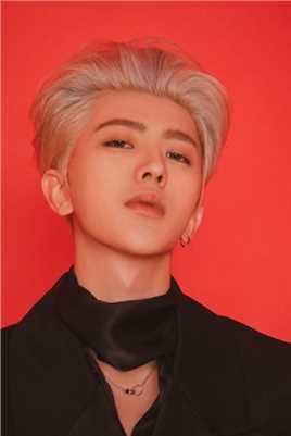 特别专辑蔡徐坤金发背头黑色西装露锁骨性感图片图片