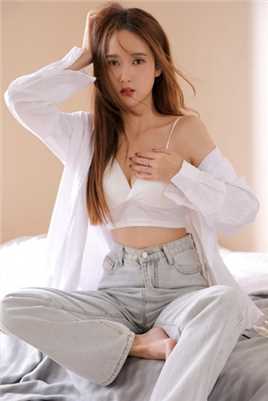 精选白色真丝内衣台湾美女牛仔裤性感私房照图册