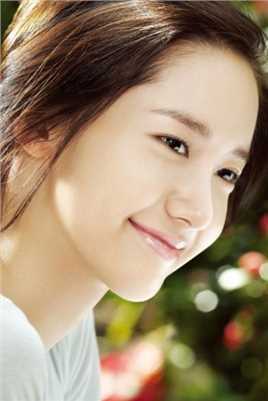 精选林允儿吹弹可破的嫩滑脸蛋清纯美颜图片图册