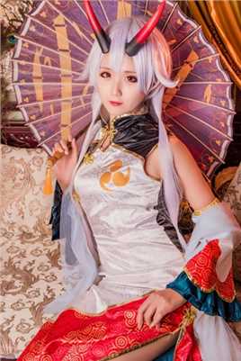 优质银发二次元小姐姐丰腴曲线cosplay妩媚妖气图片相册