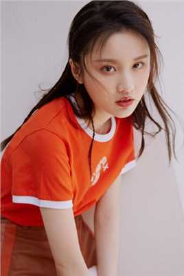 精选张慧雯时尚橘色系舒适休闲风穿搭拍摄图片图册