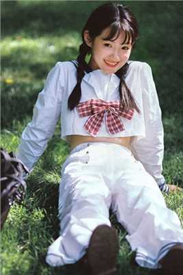 特别专辑甜漂亮感女孩纤细腰肢水手服夏日胶片风图片