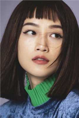 高清蓝盈莹复古雀斑妆齐刘海高冷撞色时尚图册