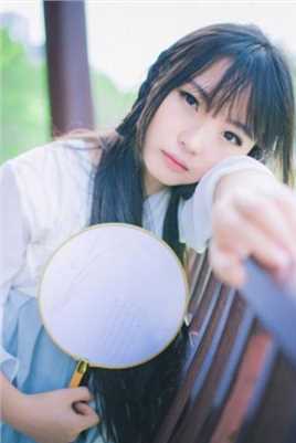 高清圆脸古装汉服美女碧湖边凉亭清秀艺术图集