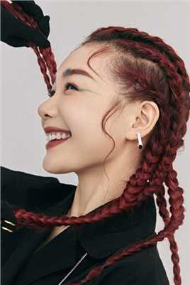 最新红发拳击辫女孩徐梦洁又甜又酷时尚拍摄图片壁纸