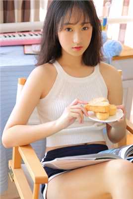 最新短发美女露脐运动装性感壁纸