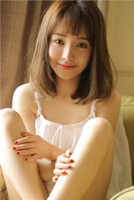 最全白色吊带美女居家性感壁纸