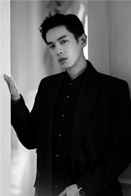 优质张若昀黑色西装朦胧感时尚大片相册