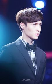 张艺兴(LAY，レイ)主持图集素颜照相册