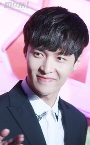 张艺兴(LAY，レイ)出席活动性感图片图集