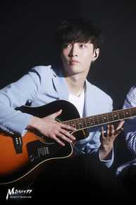 张艺兴(LAY，レイ)演出舞台壁纸壁纸