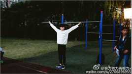 最新张艺兴(LAY，レイ)在作品《求婚大作战》严小赖中的壁纸