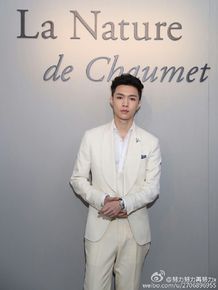 张艺兴(LAY，レイ)活动 尚巴黎美素颜照壁纸