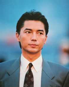 最新尊龙(John Lone)性感图片
