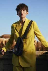 王源(Roy)时尚街拍壁纸壁纸