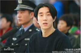 房祖名庭审现场素颜照壁纸