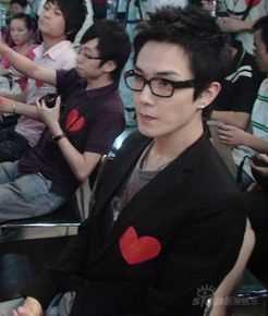 李承铉(Nathan Scott Lee、Lee Seung Hyun)舞动奇迹壁纸壁纸